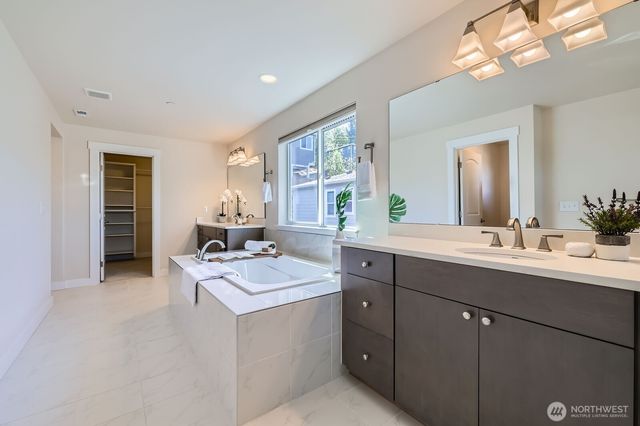 19524 81st Place NE, Kenmore, WA 98028