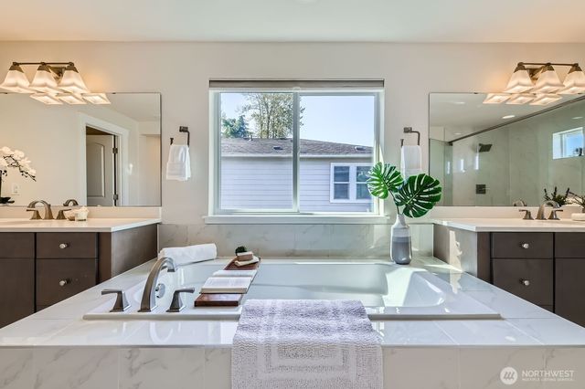 19524 81st Place NE, Kenmore, WA 98028
