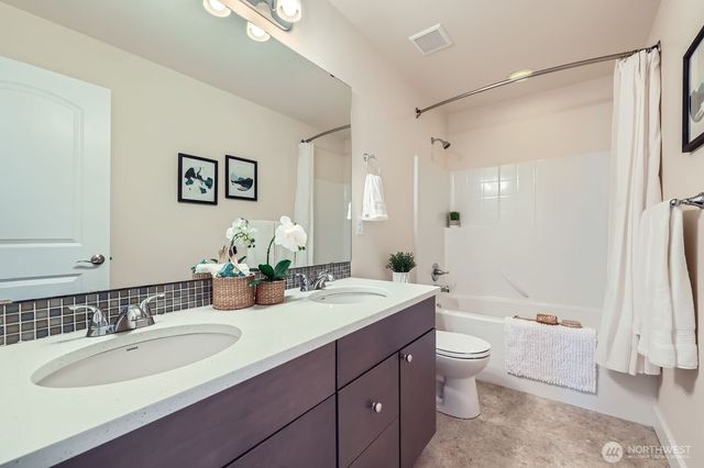 19524 81st Place NE, Kenmore, WA 98028