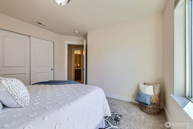 19524 81st Place NE, Kenmore, WA 98028