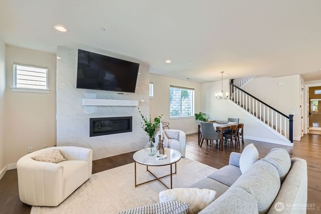 19524 81st Place NE, Kenmore, WA 98028