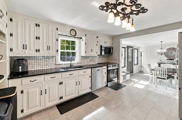 17 Elise Ave, Dracut, MA 01826