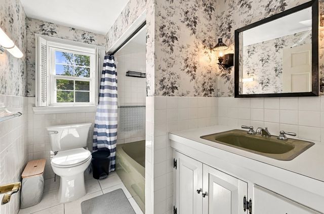 17 Elise Ave, Dracut, MA 01826