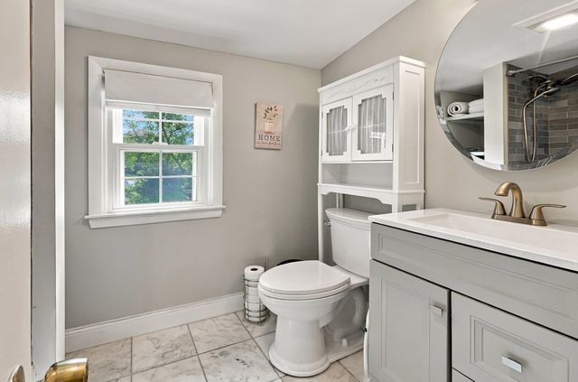 17 Elise Ave, Dracut, MA 01826