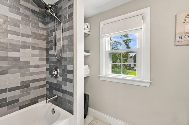 17 Elise Ave, Dracut, MA 01826