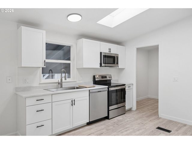 12420 Se BUSH St 1, Portland, OR 97236