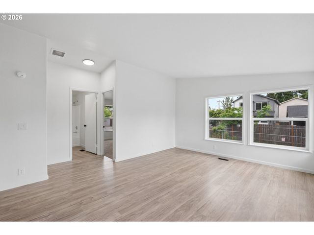 12420 Se BUSH St 1, Portland, OR 97236