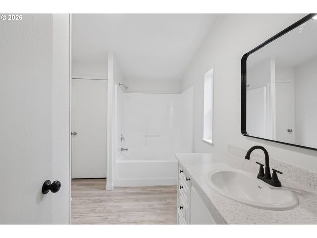 12420 Se BUSH St 1, Portland, OR 97236