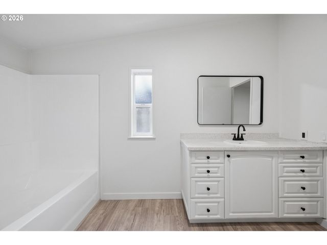 12420 Se BUSH St 1, Portland, OR 97236