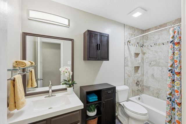 8200 Mirror Rock Lane, Denton, TX 76210