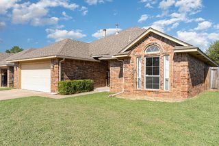 200 N Shannon Way, Mustang, OK 73064
