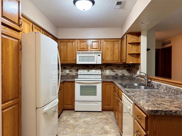 409 SE Delaware Avenue 202, Ankeny, IA 50021