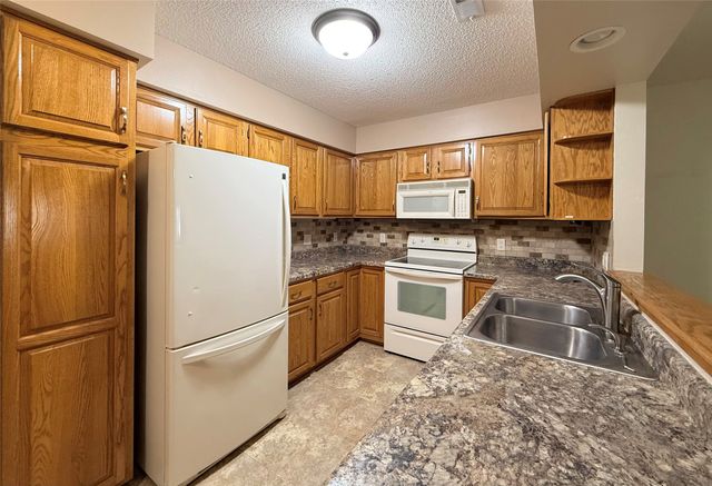 409 SE Delaware Avenue 202, Ankeny, IA 50021