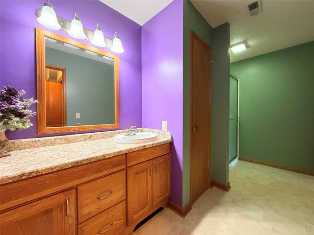 409 SE Delaware Avenue 202, Ankeny, IA 50021