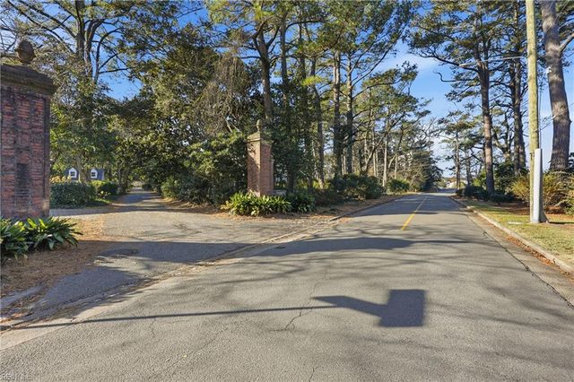 7325 Barberry LN, Norfolk, VA 23505