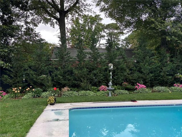 7325 Barberry LN, Norfolk, VA 23505