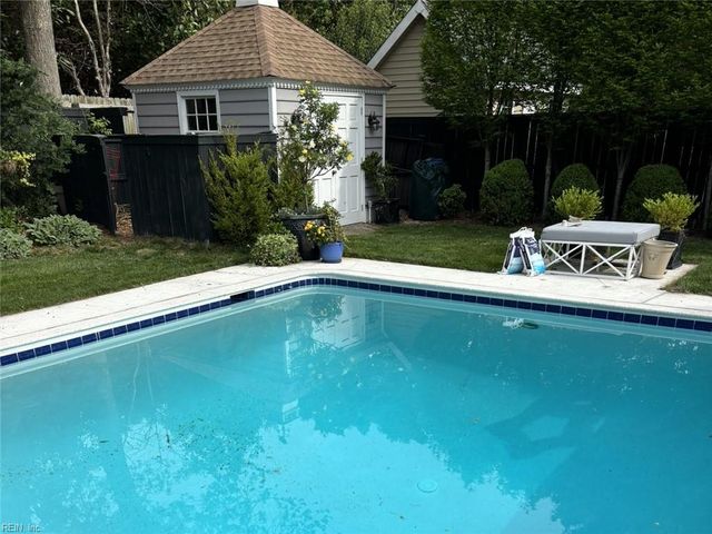 7325 Barberry LN, Norfolk, VA 23505