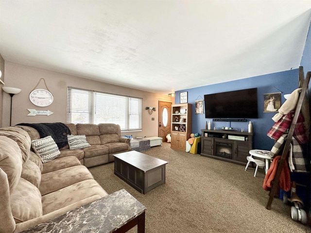 1727 N SUPERIOR STREET, Antigo, WI 54409