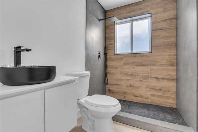 5941 E 6th Ave, Hialeah, FL 33013