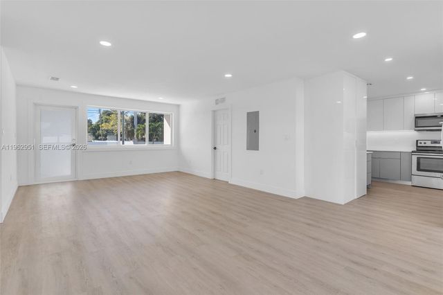 5941 E 6th Ave, Hialeah, FL 33013