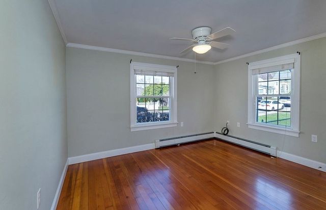 49 Orchard St, Amesbury, MA 01913