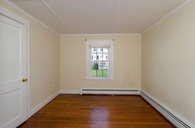 49 Orchard St, Amesbury, MA 01913