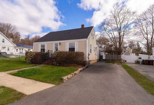 49 Orchard St, Amesbury, MA 01913