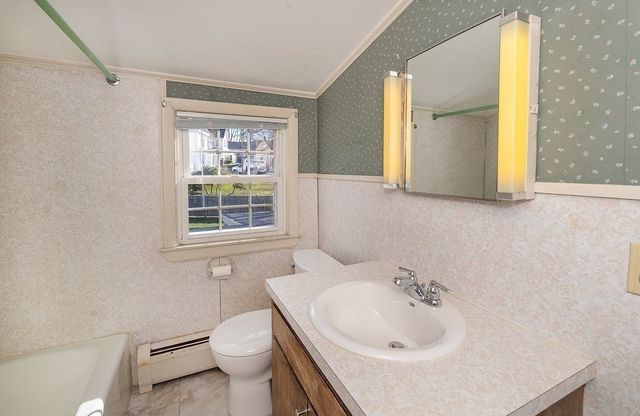 49 Orchard St, Amesbury, MA 01913