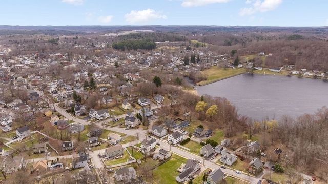 49 Orchard St, Amesbury, MA 01913