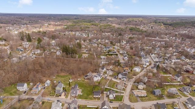 49 Orchard St, Amesbury, MA 01913