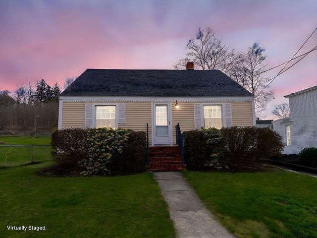 49 Orchard St, Amesbury, MA 01913
