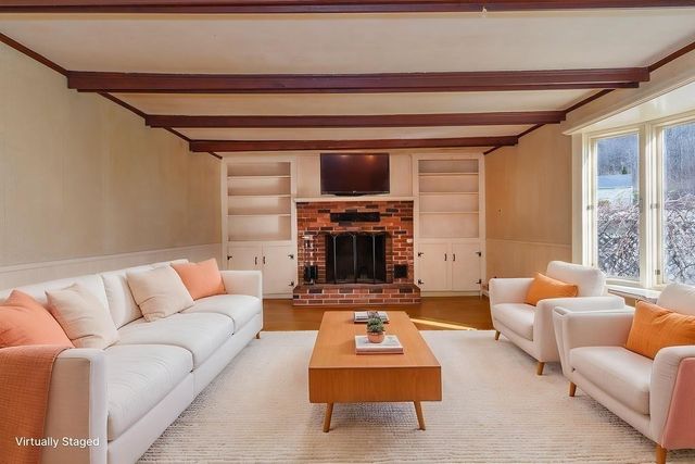 49 Orchard St, Amesbury, MA 01913