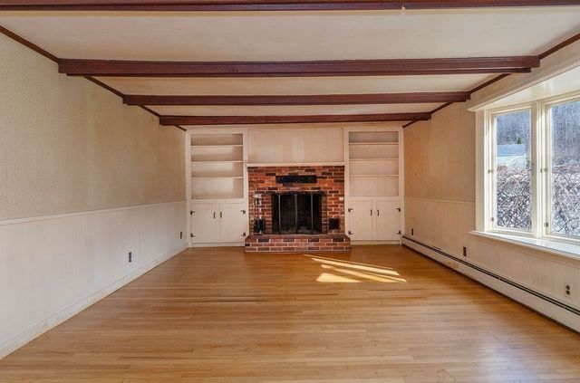 49 Orchard St, Amesbury, MA 01913