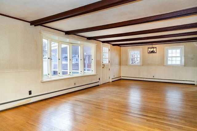 49 Orchard St, Amesbury, MA 01913