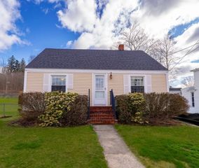49 Orchard St, Amesbury, MA 01913