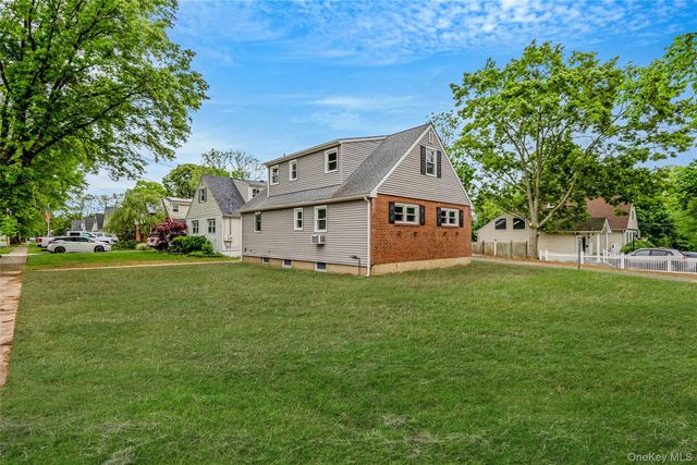 24 Russell Street, Amityville, NY 11701