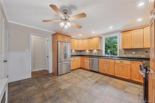 24 Russell Street, Amityville, NY 11701