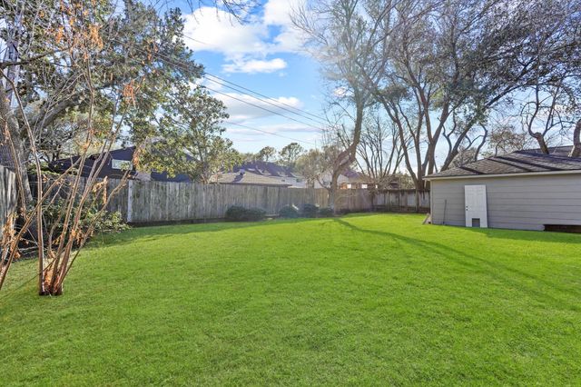 10811 Tupper Lake Drive, Houston, TX 77042