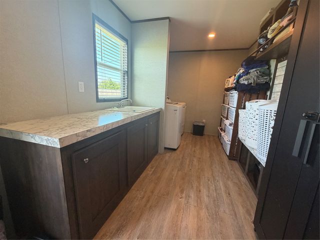 516 Glendale Drive, Godley, TX 76044