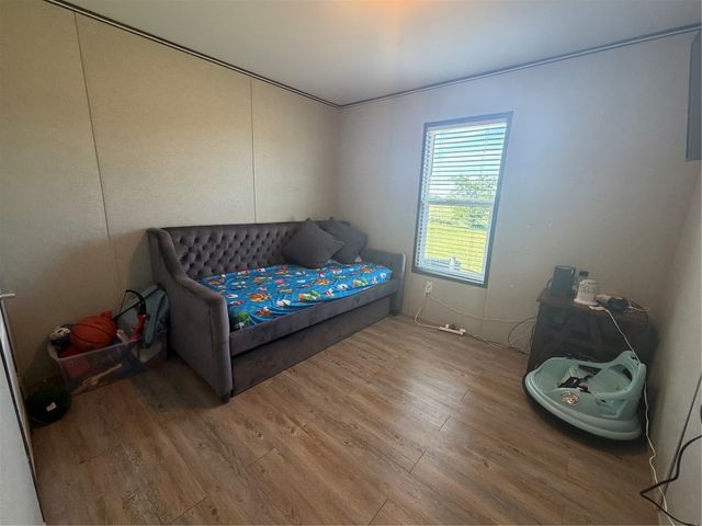 516 Glendale Drive, Godley, TX 76044