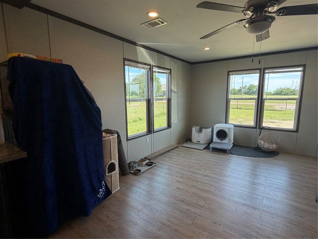516 Glendale Drive, Godley, TX 76044