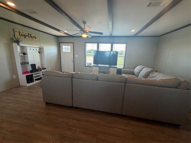516 Glendale Drive, Godley, TX 76044