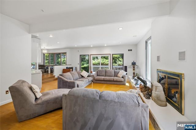 22 Angela Court, Woodcliff Lake, NJ 07677