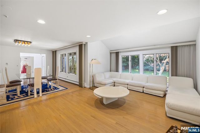 22 Angela Court, Woodcliff Lake, NJ 07677