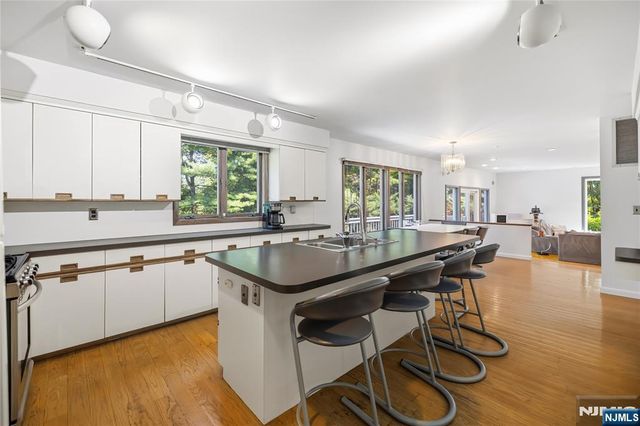 22 Angela Court, Woodcliff Lake, NJ 07677