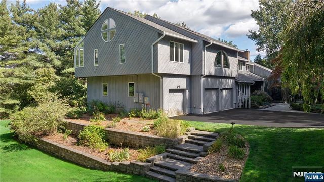 22 Angela Court, Woodcliff Lake, NJ 07677