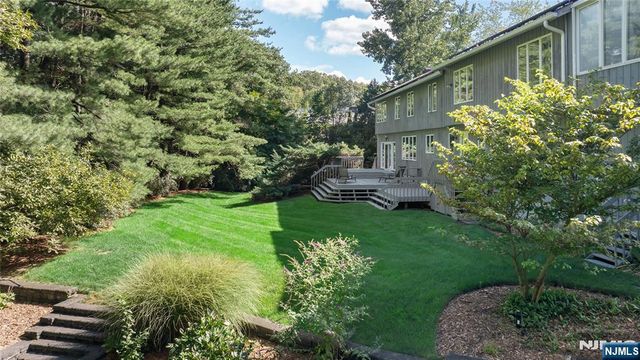 22 Angela Court, Woodcliff Lake, NJ 07677