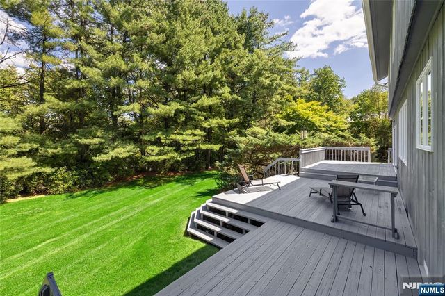 22 Angela Court, Woodcliff Lake, NJ 07677