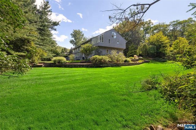 22 Angela Court, Woodcliff Lake, NJ 07677