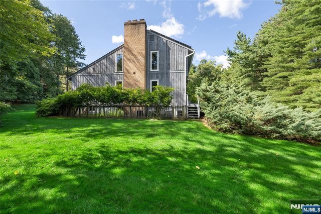22 Angela Court, Woodcliff Lake, NJ 07677